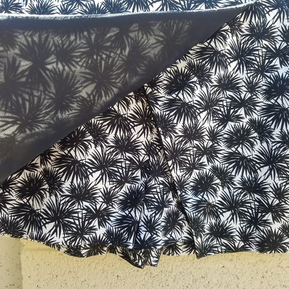 Michael Kors Tropical Skort Size 8 - Picture 5 of 8